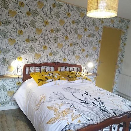 Appartement Cozy Dans Maison Privee Tauves Exterior photo